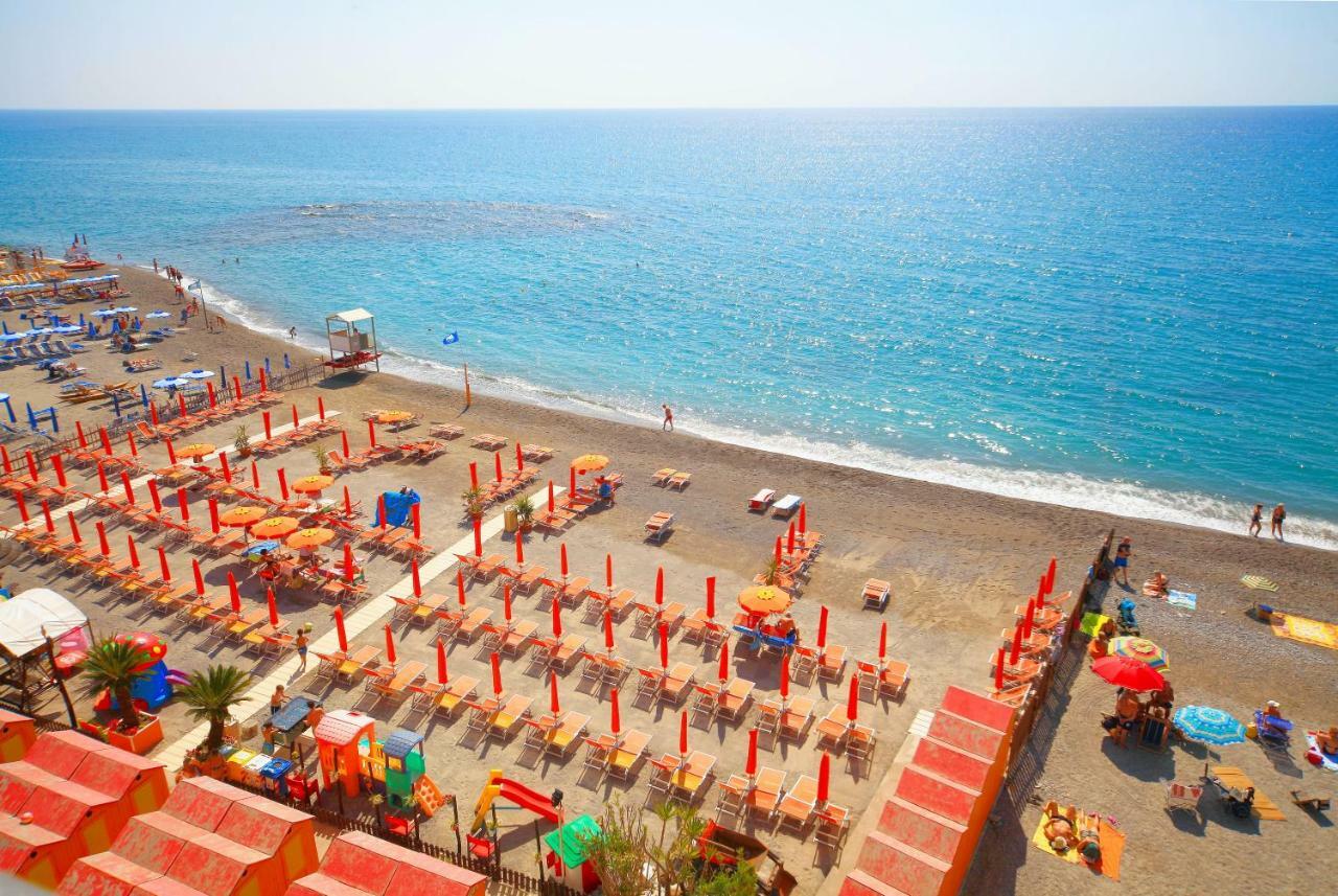 Апартаменти Aria Di Mare Боргетто-Санто-Спірито Екстер'єр фото